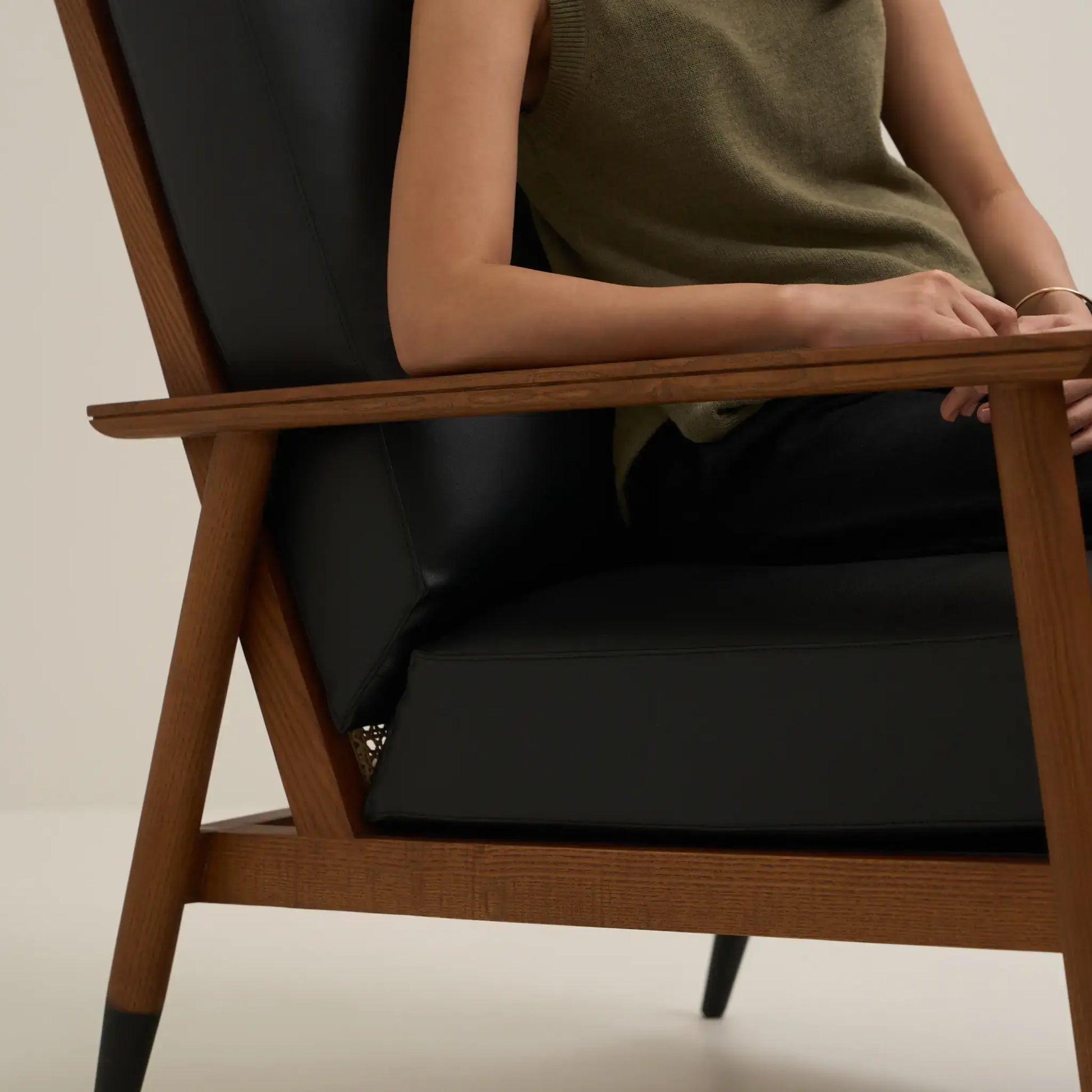 BAWA LOUNGE CHAIR