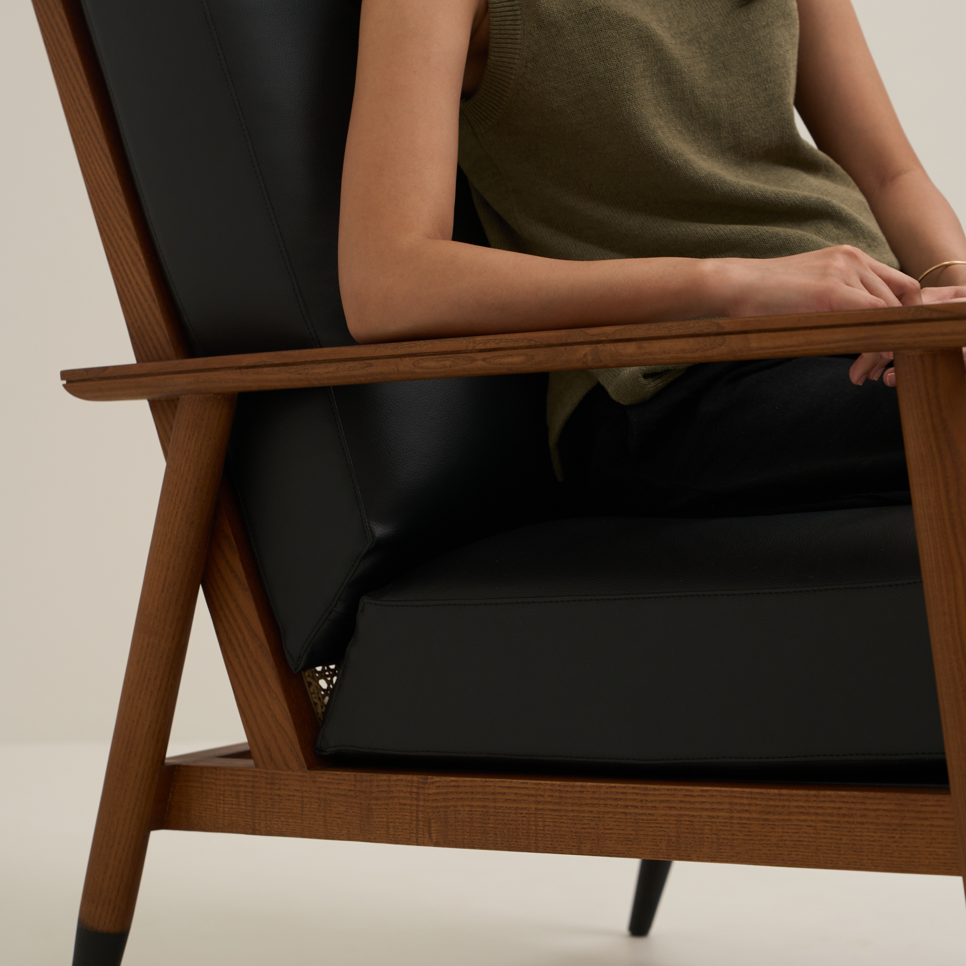 BAWA LOUNGE CHAIR