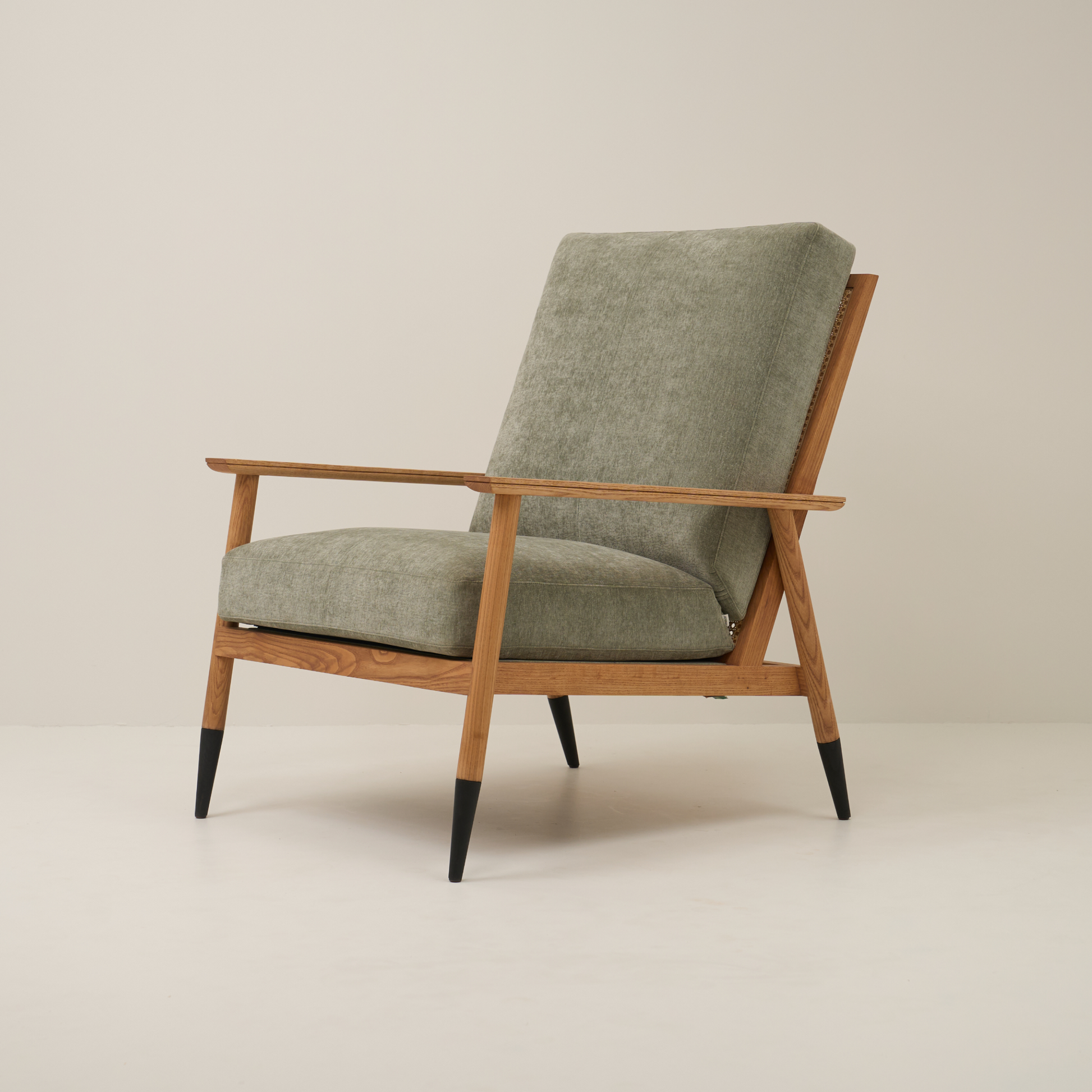 BAWA LOUNGE CHAIR