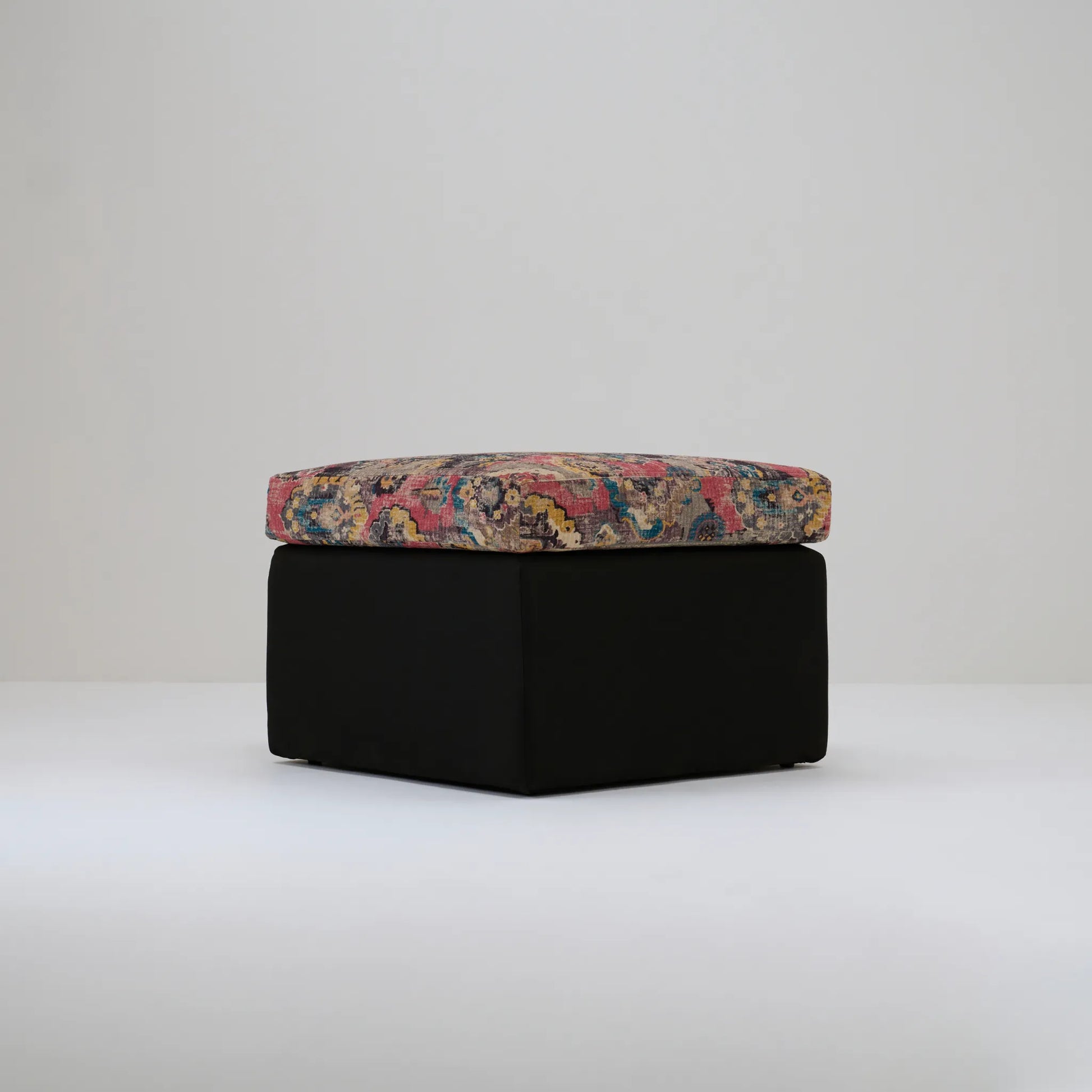 MADDOX FOOTSTOOL