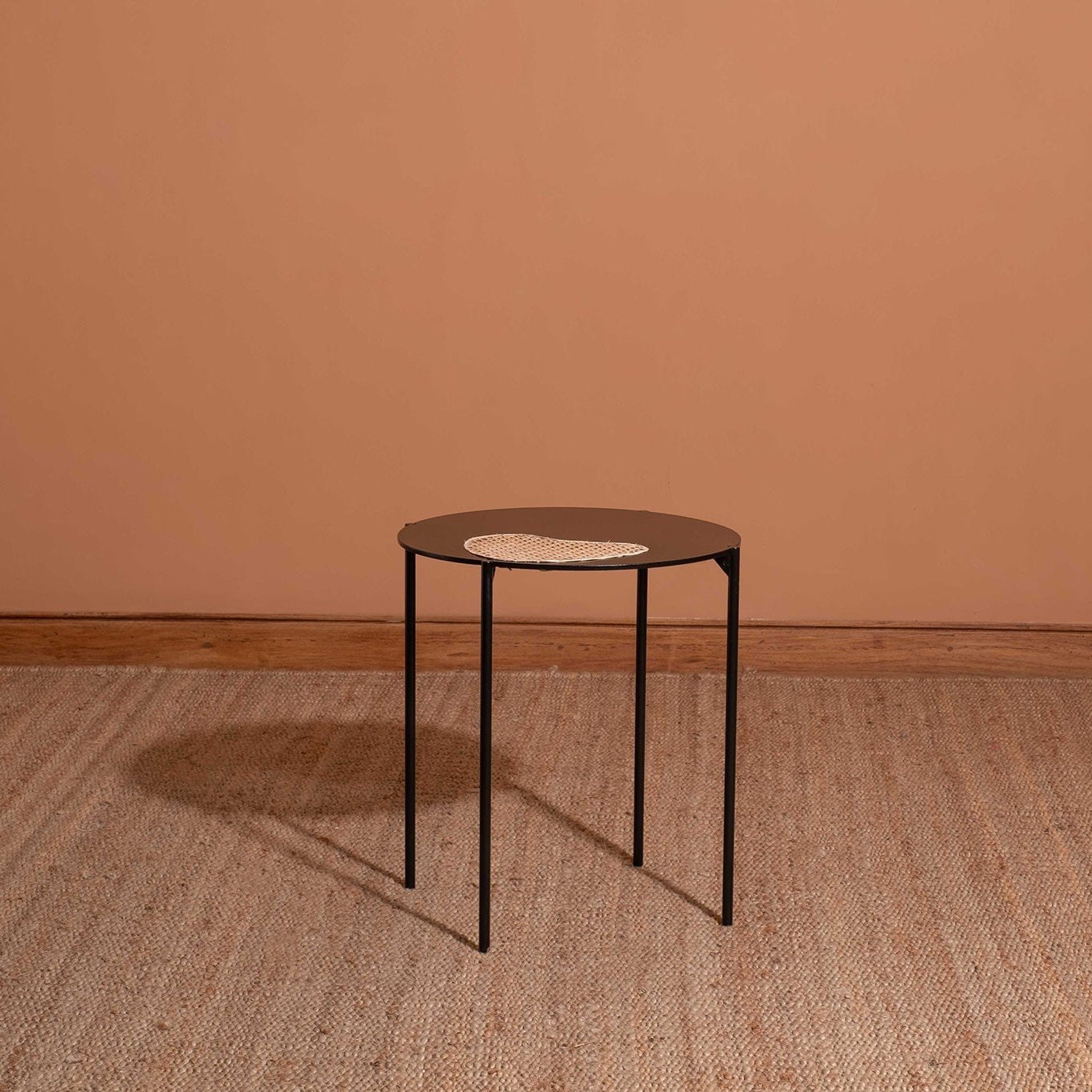 MOBO CIRCLE SIDE TABLE