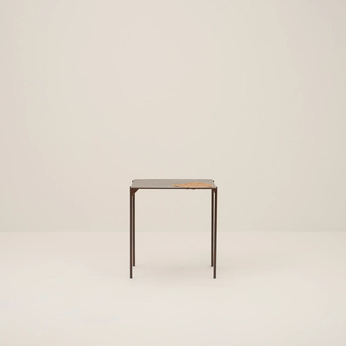 MOBO SQUARE SIDE TABLE