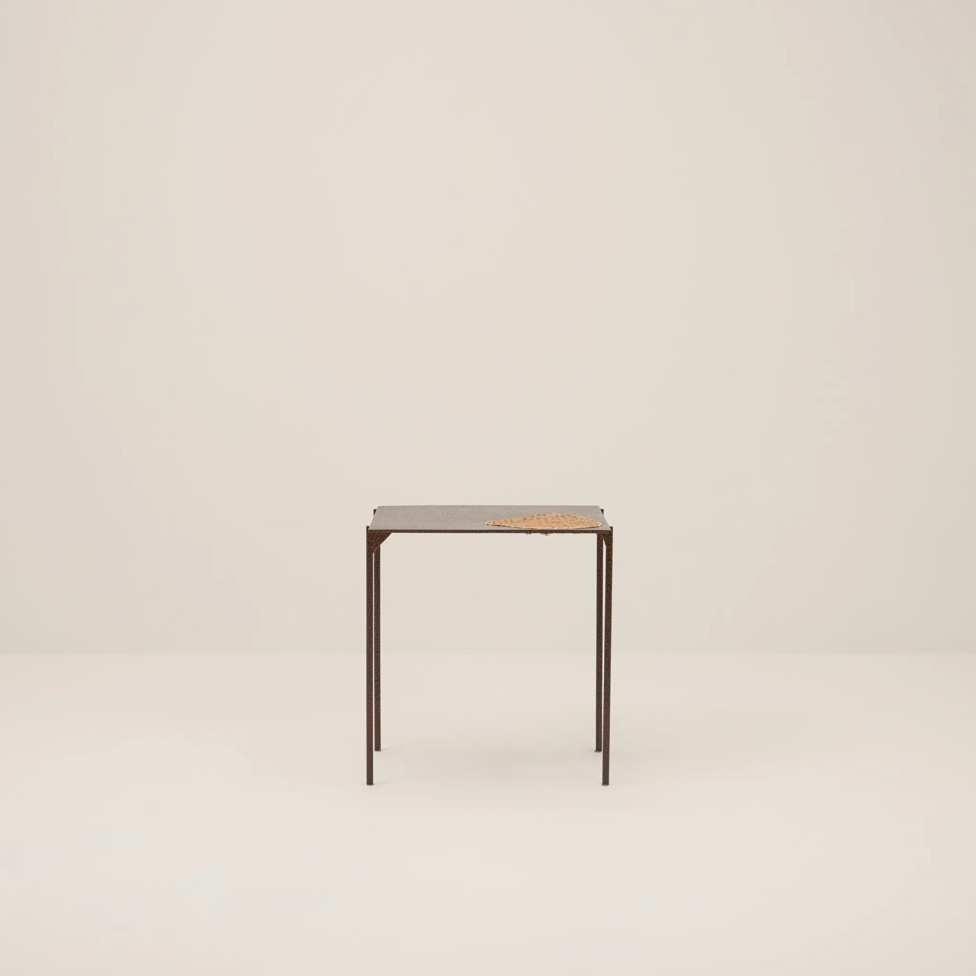 MOBO SQUARE SIDE TABLE