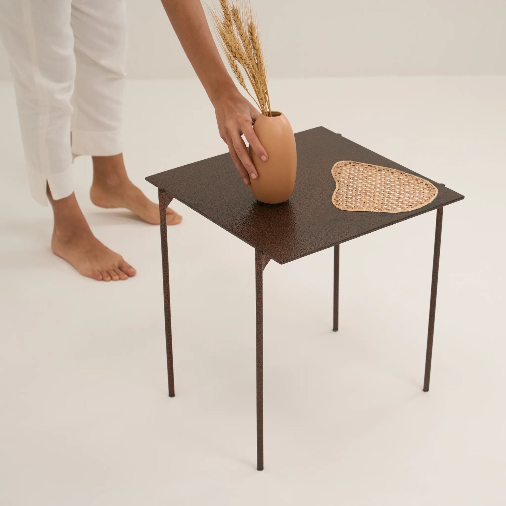 MOBO SQUARE SIDE TABLE