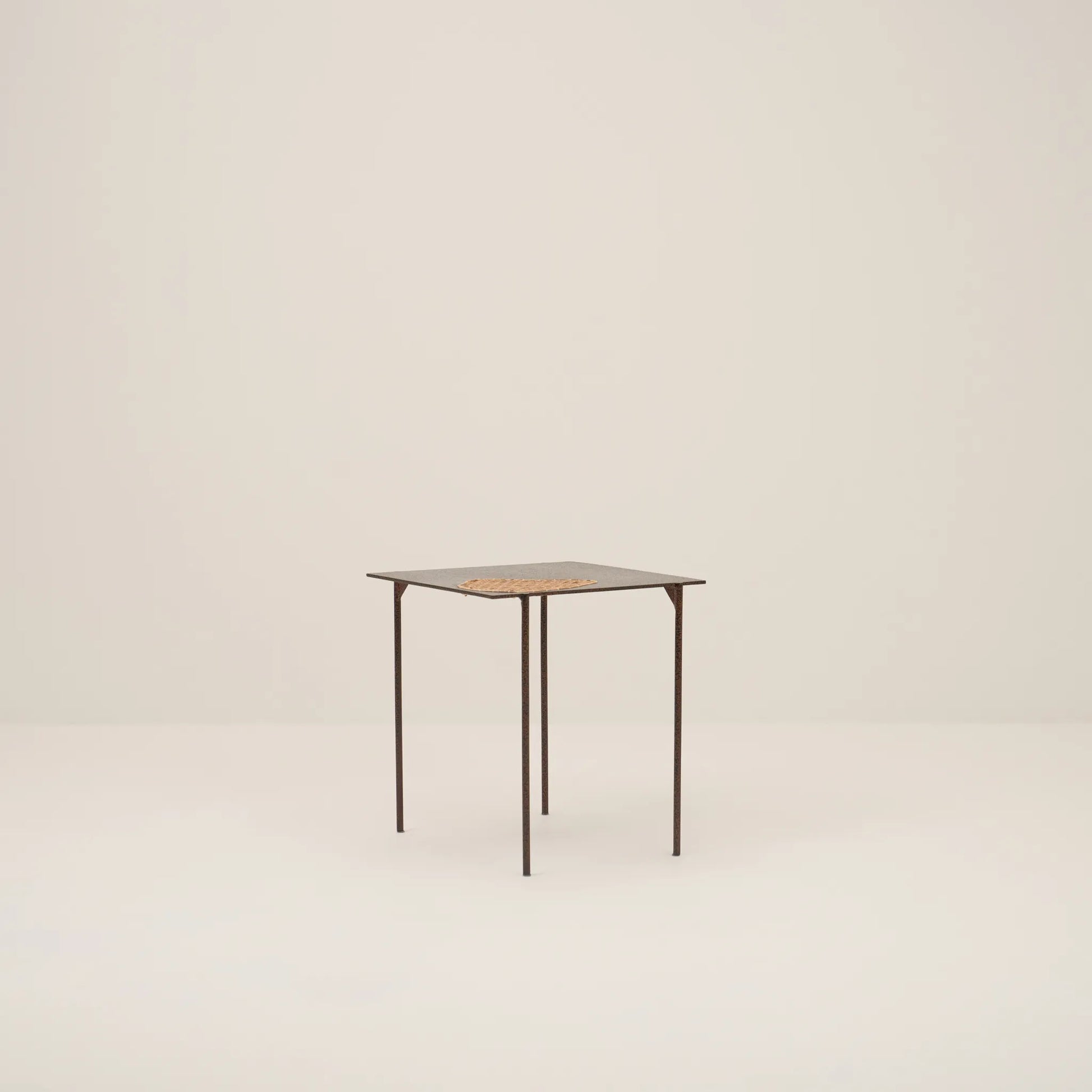 MOBO SQUARE SIDE TABLE