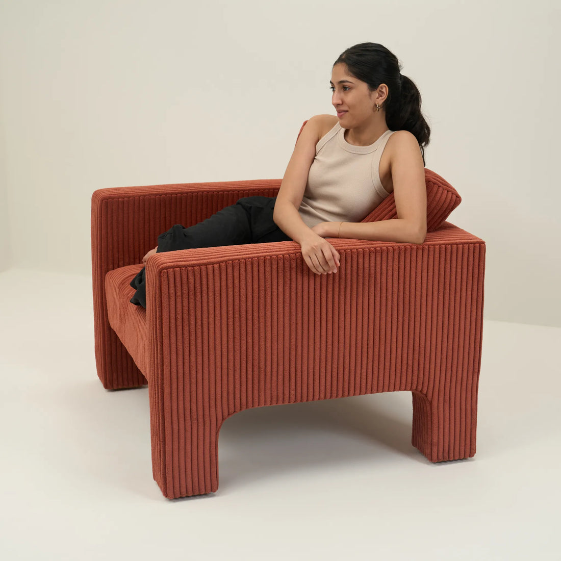 MONO LOUNGE CHAIR