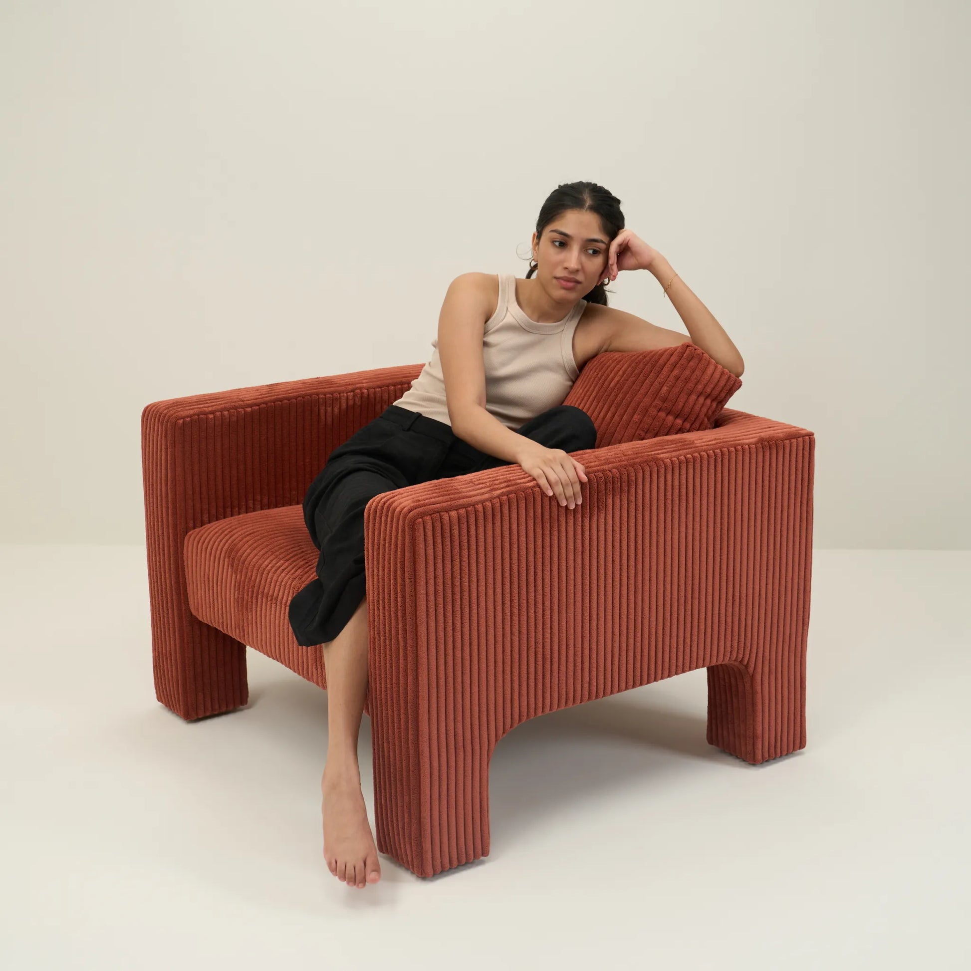 MONO LOUNGE CHAIR