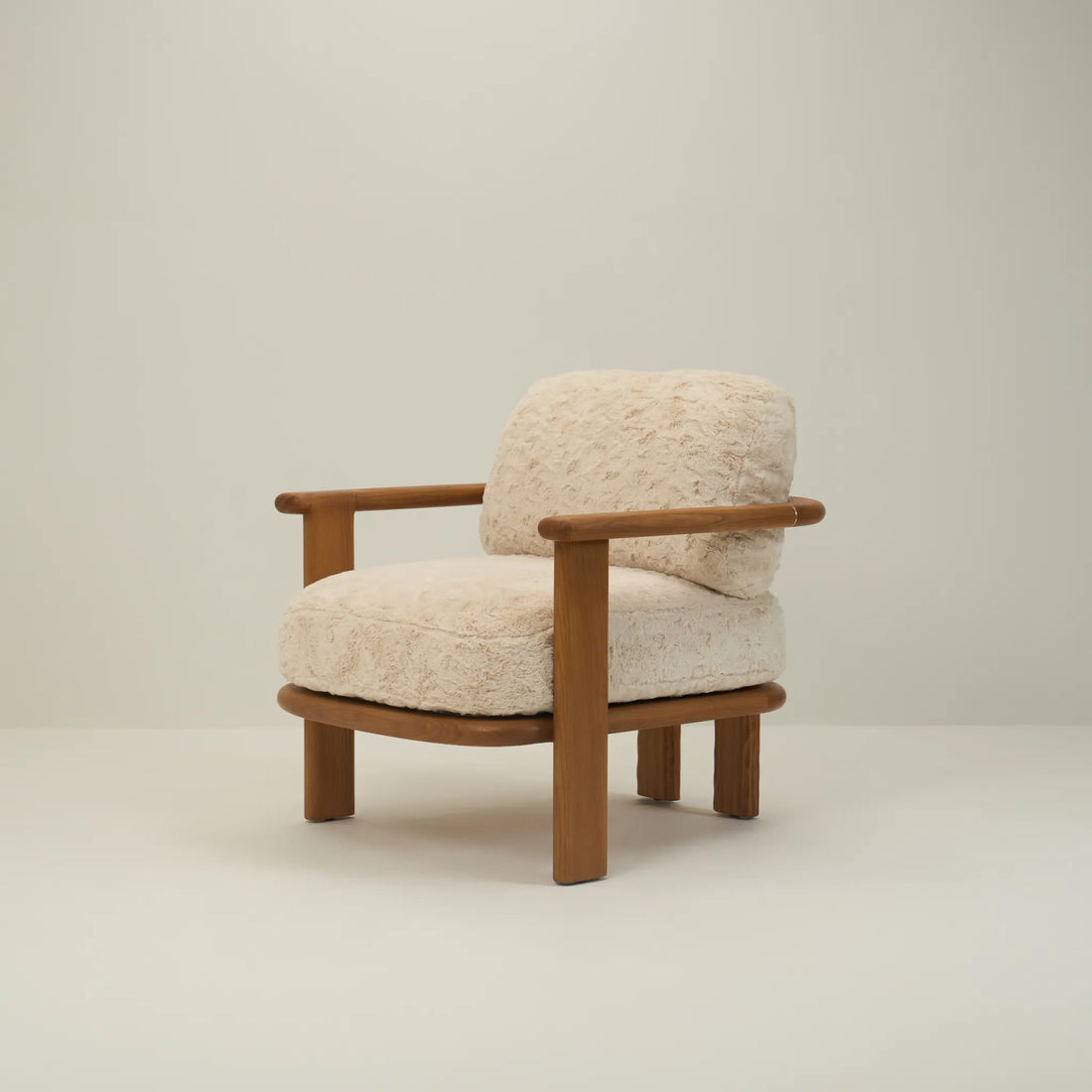 NANYUKI LOUNGE CHAIR | PRIMO