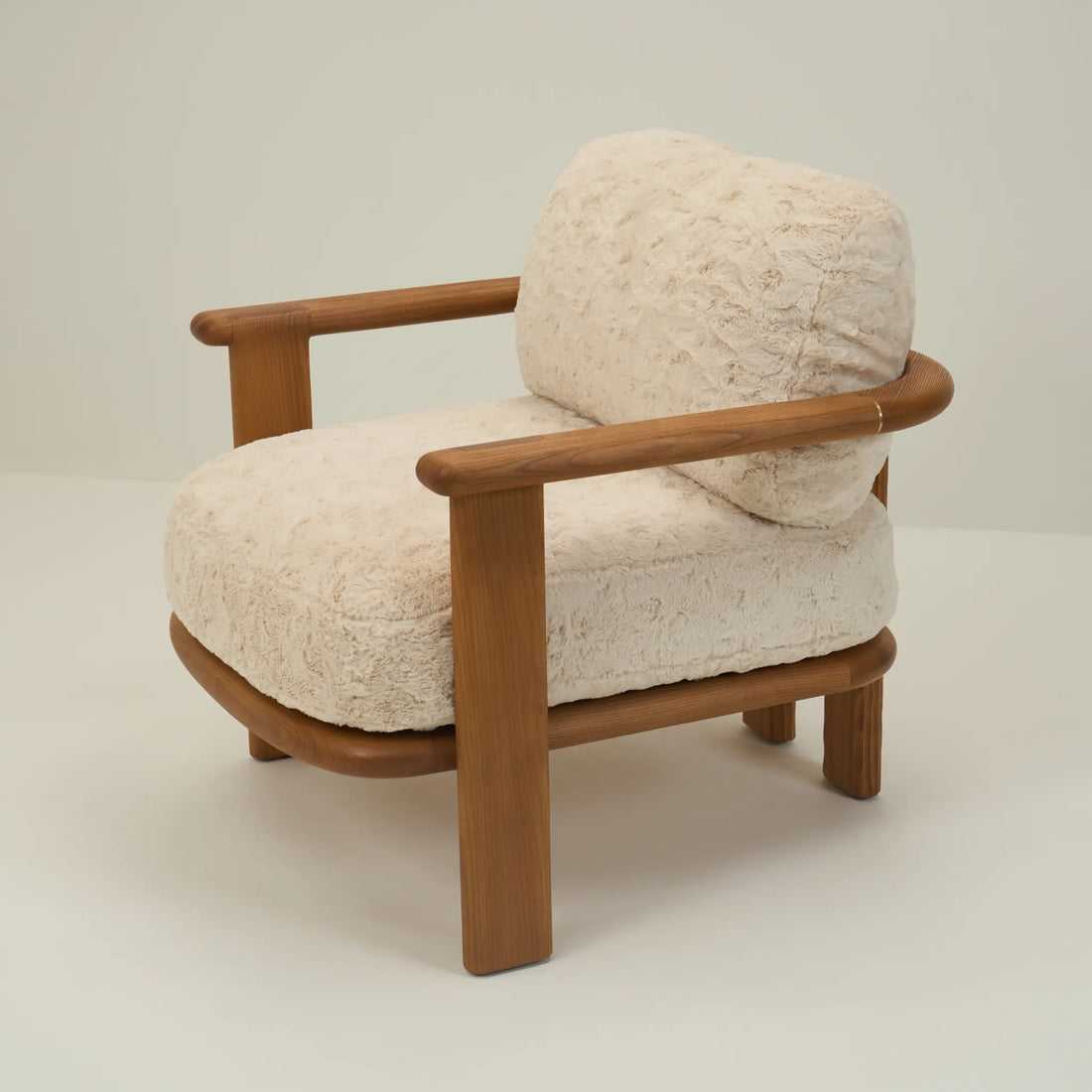 NANYUKI LOUNGE CHAIR | PRIMO