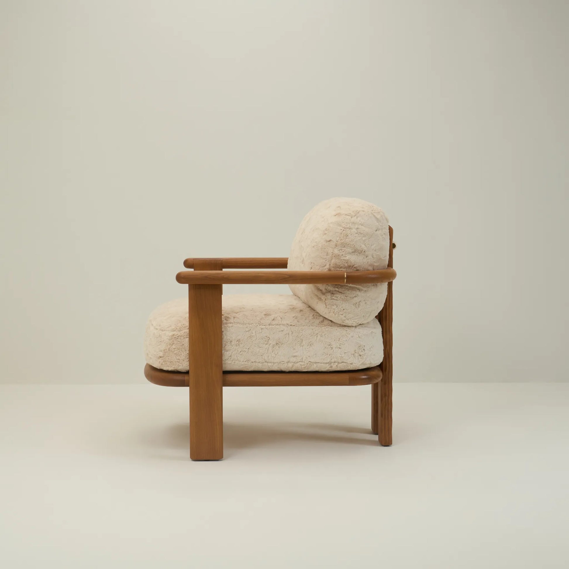 NANYUKI LOUNGE CHAIR | PRIMO