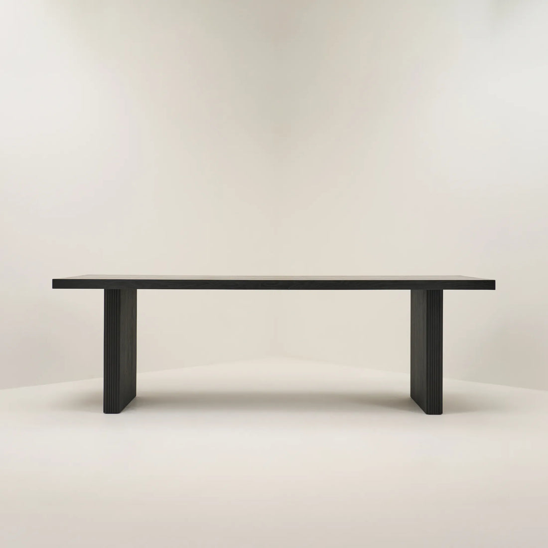 RYGA DINING TABLE