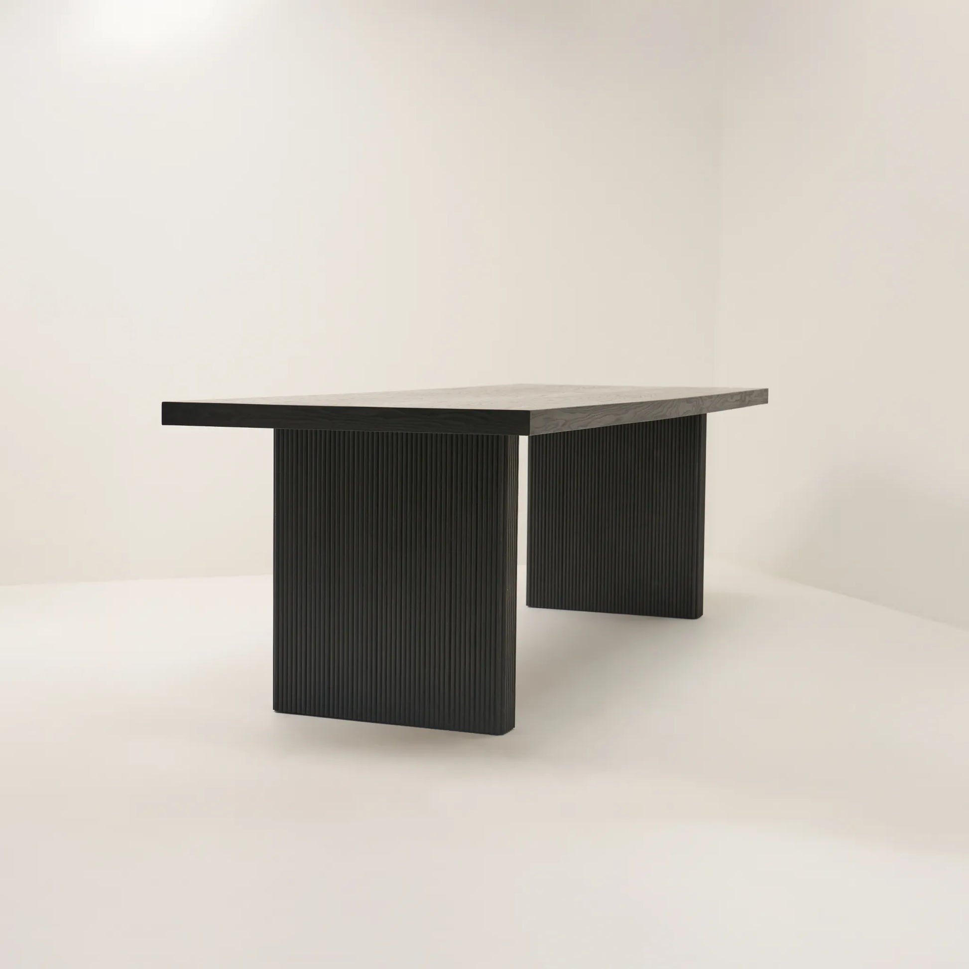 RYGA DINING TABLE