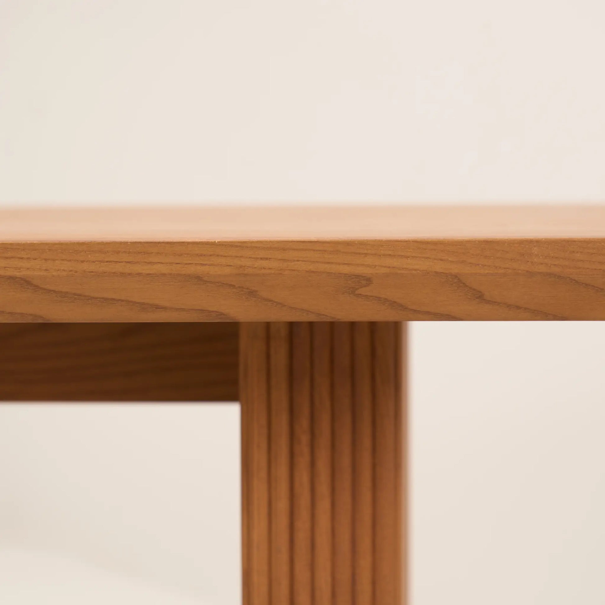 STARK DINING TABLE