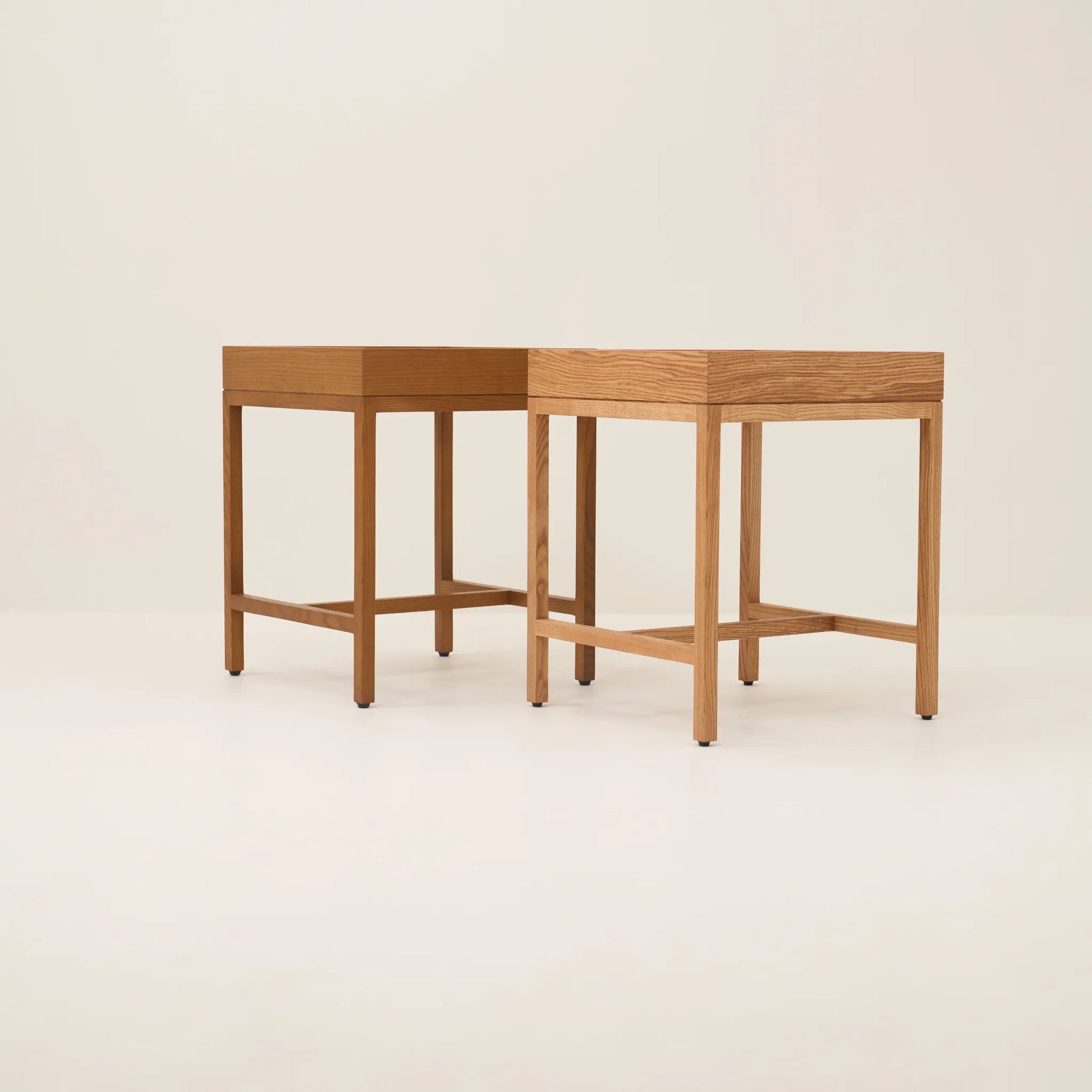 TRÉ -  SIDE TABLE