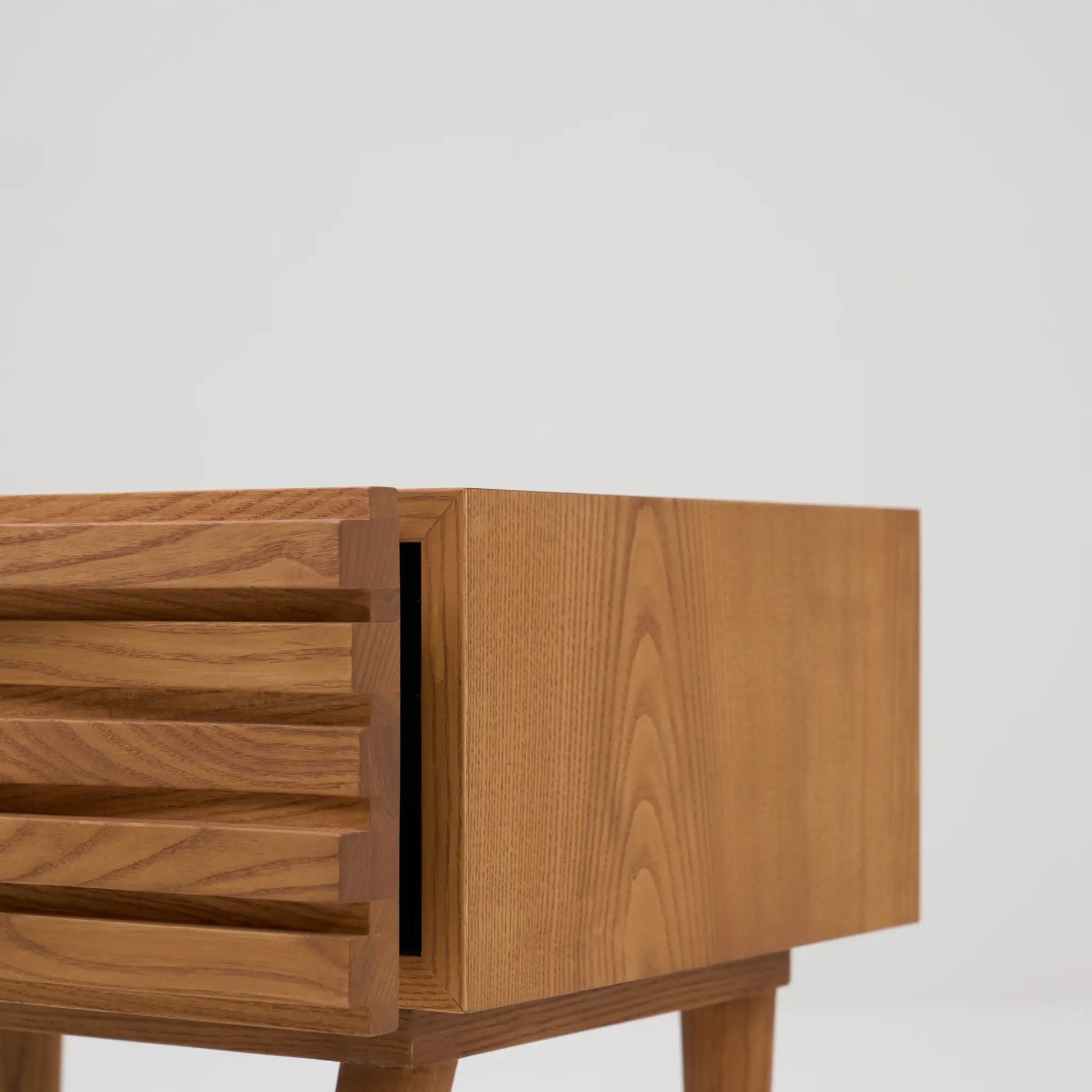 WAYVE BEDSIDE TABLE